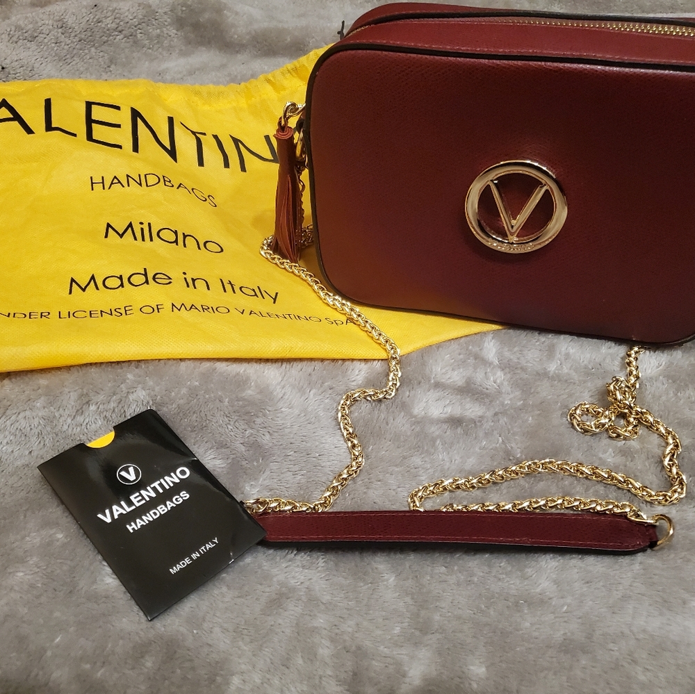 ❤OFFERS WILL LIKELY BE ACCEPTED❤❤❤❤Mario Valentino Camera Bag gold chain strap